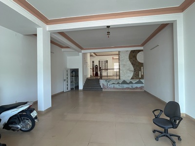 Cho thuê nhà nguyên căn đường 2/9 đà nẵng 4 tầng có thang máy, dt 175m giá tốt 0