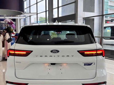 Ford Territory Titanium X sản xuất 2026 chỉ 833 triệu 7
