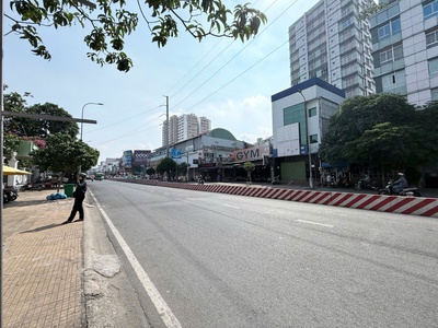 Cần Bán Gấp Mặt Tiền Lạc Long Quân P.5 Quận 11, Vị Trí Đẹp 2