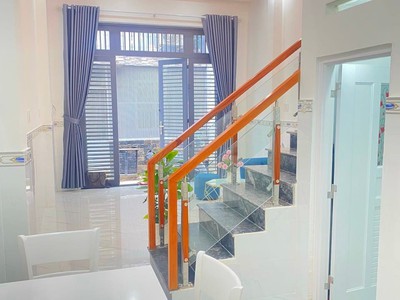 Bán nhà 2 tầng Phạm Văn Bạch, Tân Bình, DT 40m2, Giá 4 tỷ 2