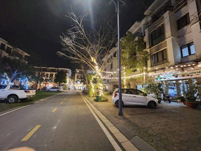 Bán nhà 4 tầng mặt phố Lý Quốc Sư, Ecopark Hải Dương, 95m2, mt 5m, đã hoàn thiện nội thất 0