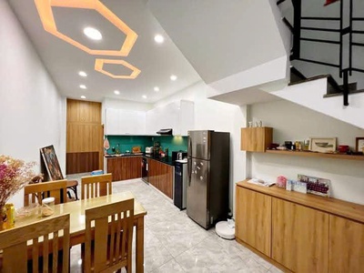 Tân Bình- Nhà 3 tầng ô tô đỗ cửa- 72m2- Gần Trường Chinh- Giá 6 tỷ 3 tl 1