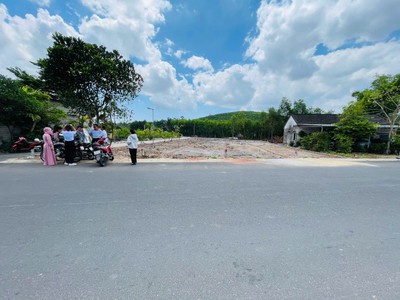 Đất 2 mặt tiền đường 10m5 - Chợ Bà Rén 0