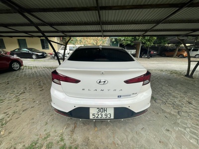 Hyundai Elantra 2022 Trắng 25000 km- 495 triệu 2