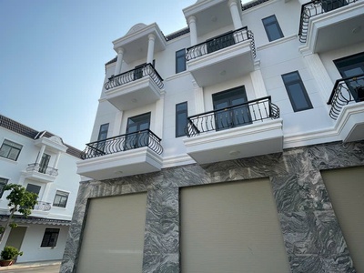 Nhà Phố TRUNG TÂM   CHỈ cần cọc 5 1