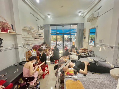 Tân phú chốt nhanh sang rẻ salon nail mi, mt đường lớn nguyễn sơn , vị trí mt bao đẹp, tel : 2