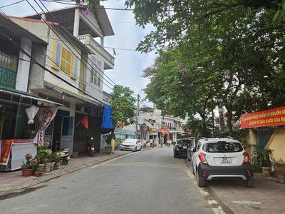Nhà phố phượng trì   82m , mt  5m, kd sầm uất 2