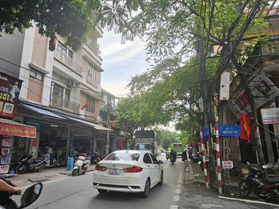 Nhà phố phượng trì   82m , mt  5m, kd sầm uất 3