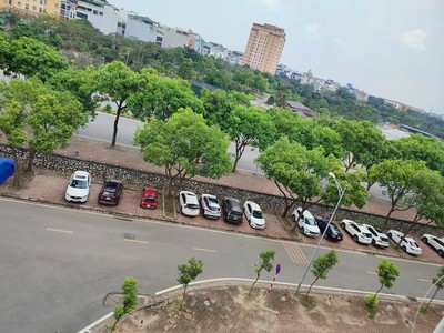 Bán chung cư kđt việt hưng long biên nhỏ tiền 0