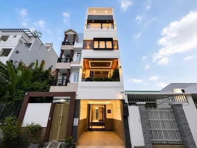Nhà cạnh vincom, 4x19m, có thang máy, 5 tầng, chỉ hơn 15 tỷ 0
