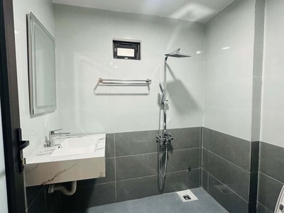 Nhà xây mới đẹp gần phố Tôn Thất Tùng ngõ thông thoáng 34m2 x 5T nội thất đẹp, hơn 9 tỷ 5