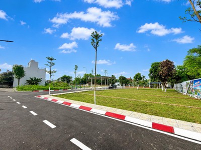 Cần bán 100m2 full thổ lô góc mặt tiền đường ngay cổng trường DHQG 0