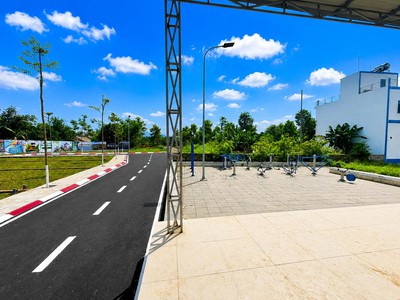 Cần bán 100m2 full thổ lô góc mặt tiền đường ngay cổng trường DHQG 2