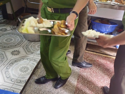 Sang nhượng quán cơm phố lê văn hiến 1