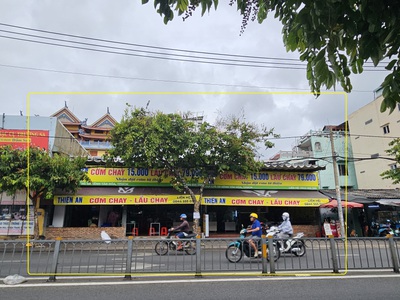 Cho thuê nhà mặt tiền kênh tân hóa q.tân phú 200m , ngang 17.5m - cạnh ngã tư đầm sen 1