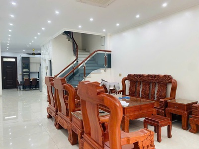 Cho thuê nhà 6 phòng ngủ có thang máy sẵn đồ võ cường 1