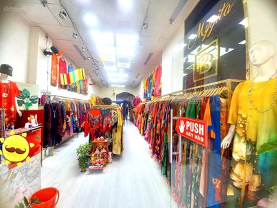 Cho thuê nhà mặt tiền nguyên căn cmt8 vị trí đẹp, kinh doanh sầm uất 0