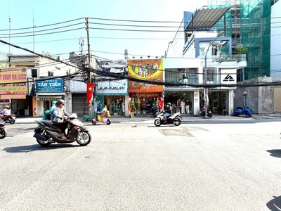 Cho thuê nhà mặt tiền nguyên căn cmt8 vị trí đẹp, kinh doanh sầm uất 1