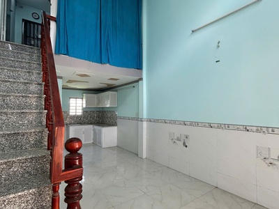 Cần bán căn nhà cấp 4 4x10 gác lửng bao sơn sửa hết nhà 1