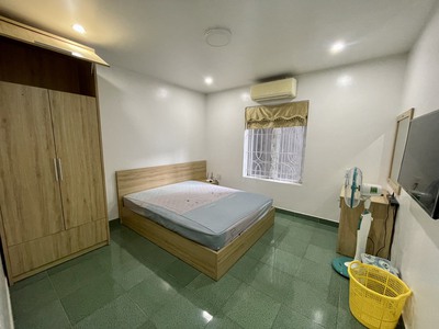 Cho thuê nhà mặt phố Văn Cao, DT: 83m2, 4 ngủ khép kín. 8