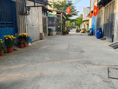 L2354 đất lô góc - sát senturia q12 1
