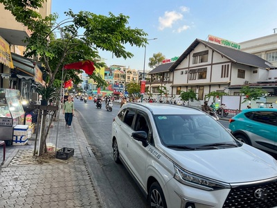 H2368 bán lỗ nhà mặt tiền, kinh doanh sầm uất 3