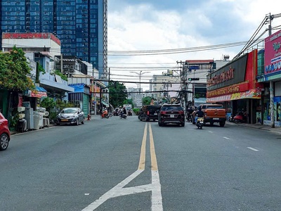 Bán nhà MT đường Phú Thuận , Q7. dt 18x10m 1 lầu . hiện tại xây 4 căn , vị trí vàng KDBB. 1