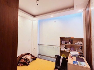 Bát khối ô tô đỗ cửa full nội thất 2 thoáng 4