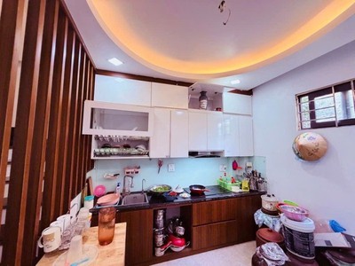 Bát khối ô tô đỗ cửa full nội thất 2 thoáng 0