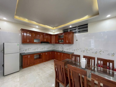 Cho thuê nhà phố Văn Cao, DT: 55m2, 5 p.ngủ full nội thất. 4