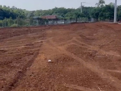 Chủ cần bán hơn 9 sào đất, mặt tiền nhựa, đất phủ hồng. giá chỉ 225 triệu. 2