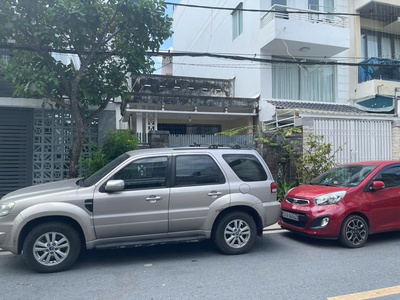 Bán nhà 5x20m mặt tiền Đường 49 trung tâm Quận 7 - xây dựng được cao tầng - giá tốt đầu tư 0