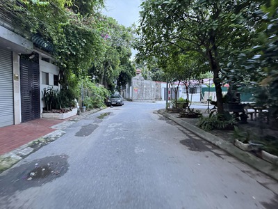 Cần bán 50m2 đất phân lô ngay cạnh trường cấp 1 2 và chợ Thượng Thanh. Đường ô tô tránh, vỉa hè 2