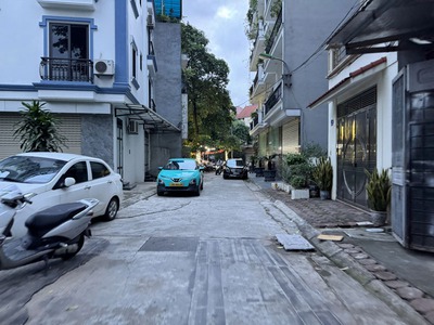 Cần bán 50m2 đất phân lô ngay cạnh trường cấp 1 2 và chợ Thượng Thanh. Đường ô tô tránh, vỉa hè 3