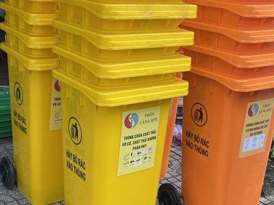 Thùng đựng rác 120 lít phù hợp thu gom rác bệnh viện , trường học 1