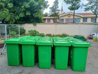 Thùng rác 240 lít sử dụng thu gom rác trong trường học 0