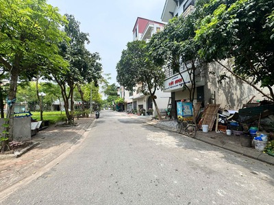 Bán đất TĐC Giang Biên 64,3m2 hướng Đông Nam, view vườn hoa thoáng trọn đời, giá tốt 0