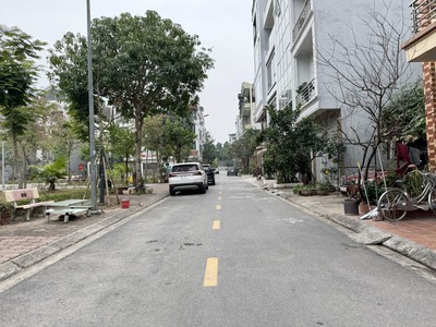 Bán đất TĐC Giang Biên 64,3m2 hướng Đông Nam, view vườn hoa thoáng trọn đời, giá tốt 3