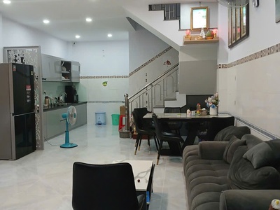 Nhà mặt tiền đường 179 Phường Tân phú DT 56m, 3 tầng vị trí đẹp 1