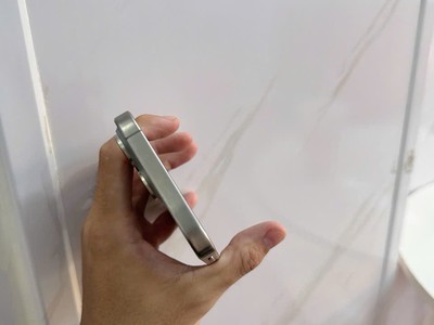 Bán IPhone 15 pro max titan tự nhiên 256g bản quốc tế LL/A Esim ,Zin all chưa sửa chữa ,pin 93 4