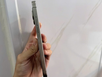 Bán IPhone 15 pro max titan tự nhiên 256g bản quốc tế LL/A Esim ,Zin all chưa sửa chữa ,pin 93 5