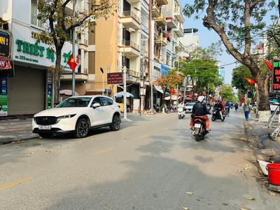 Cho thuê mặt bằng đẹp, trung tâm phố Hai Bà Trưng - 300m2 sàn - ngang 8m - giá thuê 50 tr/tháng 0