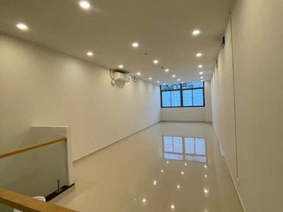 Chính chủ cần sang nhượng salon tóc tại hồ chí minh có lầu ở lại được 1