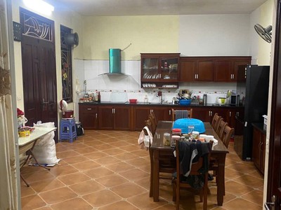 Nhà ngọc lâm long biên diện tích lớn hiếm 90m ngõ thông 4 tầng chắc chắn 2