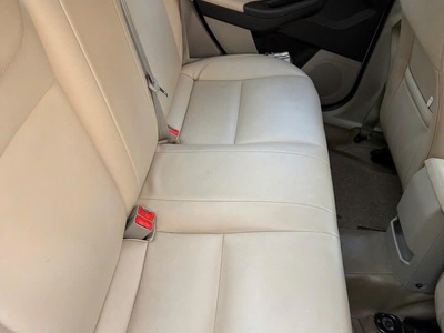 Cần bán Ford Focus 1.5AT Trắng- 360 triệu 5