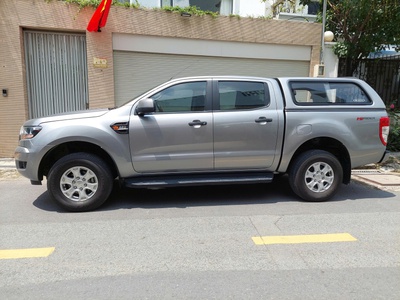 Cần bán Ford Ranger XLS AT 2016 màu bạc, số tự động, một cầu, xe gia đình đang sử dụng, chính chủ ký 5