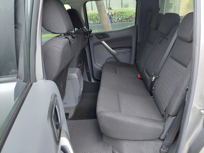 Cần bán Ford Ranger XLS AT 2016 màu bạc, số tự động, một cầu, xe gia đình đang sử dụng, chính chủ ký 2