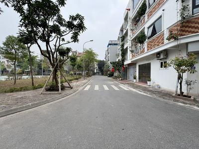 Bán Nhà Lô Góc TĐC Giang Biên 40m2x4 Tầng - View Công Viên - Kinh Doanh Tốt - Cách Phố 20m 2