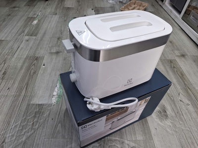 Máy Nướng Bánh Mì ELECTROLUX E2TS1-100W Bữa Sáng Ngon Lành Trong Vài Phút 1