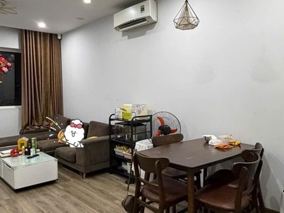 Căn hộ chung cư gần Ngã Tư Sở gần phố ô tô 72m2 tặng nội thất xịn nhà đẹp ở ngay, 6.x tỷ 2